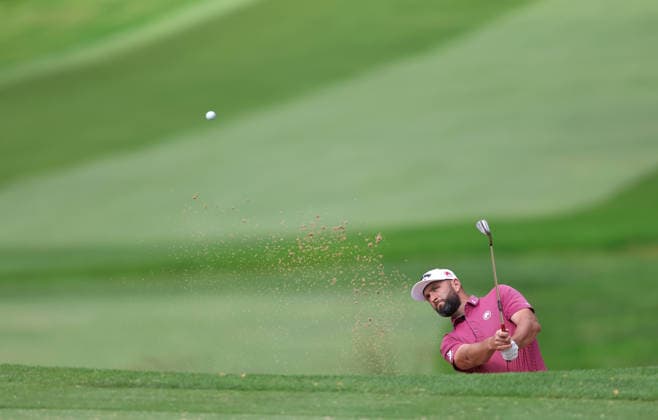 BMW PGA, Golf Herren Championship 2026 - Day One SURREY, ENGLAND, SEPTEMBER 17: Jon Rahm of Spain hits a fairway bunker shot on the 4th hole during The DP World Tour BMW PGA Championship Day One at Wentworth Golf Club, Virginia Water, Surrey, England, on September 17. (Photo by Daniel Weir) Surrey Wentworth Golf Course England Copyright: xDanielxWeir SportsxPressxPhotox Sportspressphoto_SPR233407
