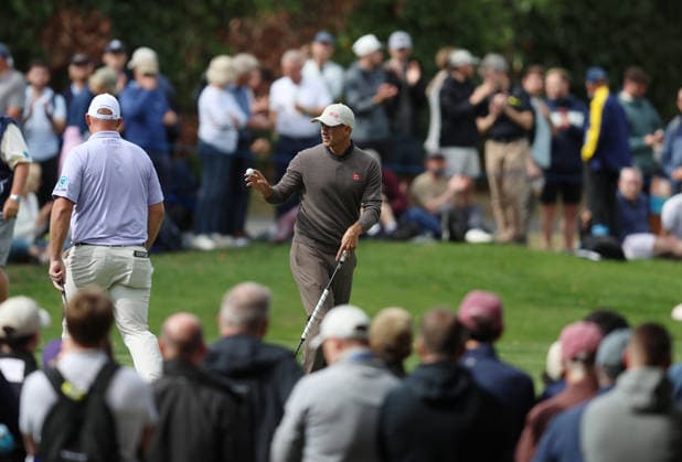 BMW PGA, Golf Herren Championship 2026 - Day One SURREY, ENGLAND, SEPTEMBER 17: Adam Scott of Australia acknowledges the crowd after a birdie on the 4th hole during The DP World Tour BMW PGA Championship Day One at Wentworth Golf Club, Virginia Water, Surrey, England, on September 17. (Photo by Daniel Weir) Surrey Wentworth Golf Course England Copyright: xDanielxWeir SportsxPressxPhotox Sportspressphoto_SPR233408