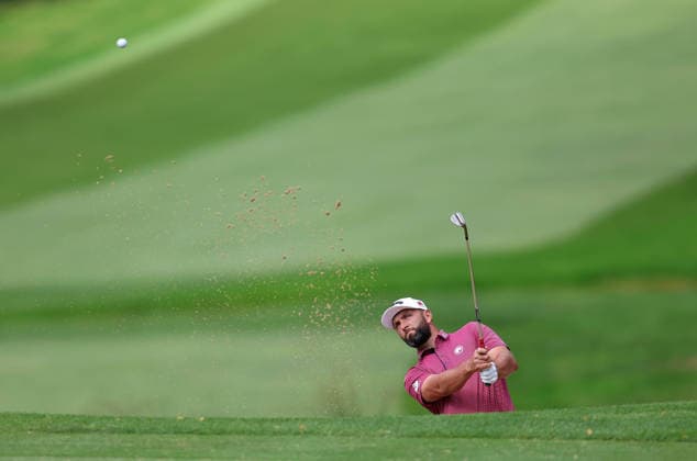 BMW PGA, Golf Herren Championship 2026 - Day One SURREY, ENGLAND, SEPTEMBER 17: Jon Rahm of Spain hits a fairway bunker shot on the 4th hole during The DP World Tour BMW PGA Championship Day One at Wentworth Golf Club, Virginia Water, Surrey, England, on September 17. (Photo by Daniel Weir) Surrey Wentworth Golf Course England Copyright: xDanielxWeir SportsxPressxPhotox Sportspressphoto_SPR233411