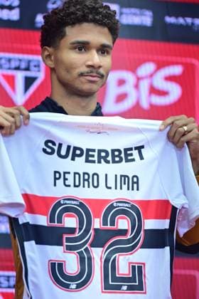 SuperCT Sao Paulo (SP), 09 17 2026 - SPORTS FOOTBALL-SAO PAULO - Presentation of player Pedro Lima, accompanied by football director Rafinha, as the new Sao Paulo player, held in the press room of SuperCT, in Sao Paulo, on the afternoon of Thursday, September 17 (Photo: Eduardo Carmim Photo Premium SPP) 30930 (Eduardo Carmim SPP) Copyright: xEduardoxCarmimx xSPPx spp-en-EdCa-eduardo_carmim_photo_premium_507533