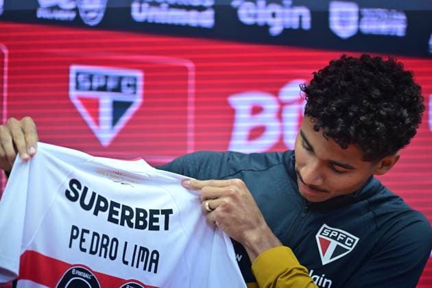 SuperCT Sao Paulo (SP), 09 17 2026 - SPORTS FOOTBALL-SAO PAULO - Presentation of player Pedro Lima, accompanied by football director Rafinha, as the new Sao Paulo player, held in the press room of SuperCT, in Sao Paulo, on the afternoon of Thursday, September 17 (Photo: Eduardo Carmim Photo Premium SPP) 30930 (Eduardo Carmim SPP) Copyright: xEduardoxCarmimx xSPPx spp-en-EdCa-eduardo_carmim_photo_premium_507538