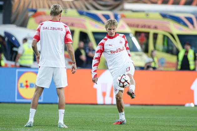 IPA88642020 - Salzburg s Frans Kratzig during warm-ups before the Europa League match between PFC Levski and FC Red Bull Salzburg at Vasil Levski National Stadium in Sofia, Bulgaria, on September 17, 2026  Copyright: xIvanxSxIvanov IPAxSportx xx IPA88642020