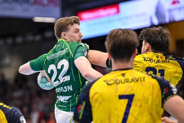 Göppingen, Germany, September 17, 2026 Erik Persson, FRISCH AUF Göppingen, Robert Timmermeister of Rhein Neckar Löwen and Aron Seesing of Rhein Neckar Löwen go head-to-head during the Opel Handball Bundesliga match between FRISCH AUF Göppingen and Rhein Neckar Löwen at the EWS Arena on September 17, 2026, in Göppingen, Germany. Photo by Harry Langer, DeFodi Images. Goeppingen, Germany, September 17, 2026. Erik Persson of FRISCH AUF Goeppingen, Robert Timmermeister of Rhein Neckar Löwen and Aron Seesing of Rhein Neckar Löwen battle for the ball during the Opel Handball Bundesliga match between FRISCH AUF Göppingen and Rhein Neckar Löwen at the EWS Arena on September 17, 2026 in Göppingen, Germany Photo by Harry Langer DeFodi Images Photo by Harry Langer DeFodi Images
