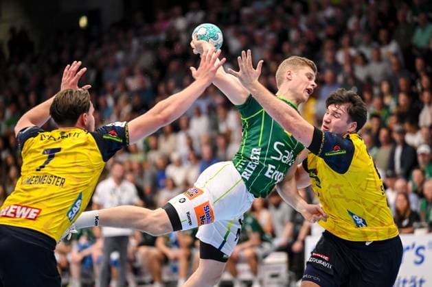Göppingen, Germany, September 17, 2026 Robert Timmermeister Rhein Neckar Löwen, Martin Hanne of FRISCH AUF Göppingen and Aron Seesing of Rhein Neckar Löwen in a one-on-one battle during the Opel Handball Bundesliga match between FRISCH AUF Göppingen and Rhein Neckar Löwen at the EWS Arena on September 17, 2026, in Göppingen, Germany. Photo by Harry Langer, DeFodi Images. Goeppingen, Germany, September 17, 2026. Robert Timmermeister, Rhein-Neckar Löwen, Martin Hanne of FRISCH AUF Göppingen and Aron Seesing of Rhein Neckar Löwen battle for the ball during the Opel Handball Bundesliga match between FRISCH AUF Göppingen and Rhein Neckar Löwen at the EWS Arena on September 17, 2026 in Göppingen, Germany Photo by Harry Langer DeFodi Images Photo by Harry Langer DeFodi Images
