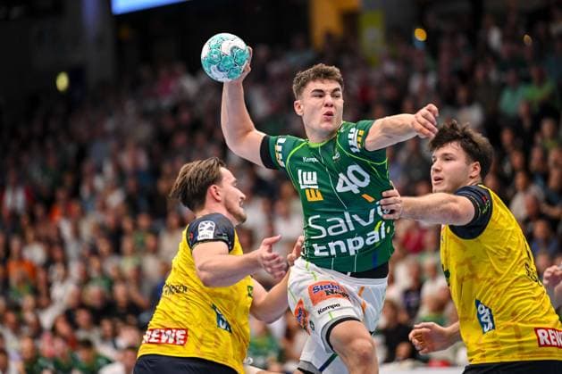 Göppingen, Germany, September 17, 2026 Robert Timmermeister Rhein Neckar Löwen, Elias Newel of FRISCH AUF Goeppingen and Aron Seesing of Rhein Neckar Löwen in a one-on-one battle during the Opel Handball Bundesliga match between FRISCH AUF Goeppingen and Rhein Neckar Löwen at the EWS Arena on September 17, 2026, in Goeppingen, Germany. Photo by Harry Langer, DeFodi Images. Goeppingen, Germany, September 17, 2026. Robert Timmermeister, Rhein Neckar Löwen, Elias Newel of FRISCH AUF Göppingen and Aron Seesing of Rhein-Neckar Löwen battle for the ball during the Opel Handball Bundesliga match between FRISCH AUF Göppingen and Rhein-Neckar Löwen at the EWS Arena on September 17, 2026 in Göppingen, Germany Photo by Harry Langer DeFodi Images Photo by Harry Langer DeFodi Images
