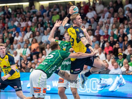 Edwin Aspenbaeck of Rhein Neckar Löwen, No. 78, finds an opening between Victor Kloeve of Frisch Auf Göppingen, 07 and Ludvig Jurmala Astroem of Frisch Auf Goeppingen, 25, Frisch Auf Goeppingen vs. Rhein Neckar Loewen, handball, 1st Bundesliga, men’s, 2026–2027 season, September 17, 2026, Frisch Auf Göppingen vs. Rhein Neckar Löwen, Handball, 1st Bundesliga, Men, 2026–2027 season, September 17, 2026, Göppingen Copyright: xEibner-Pressefoto MichaelxSchmidx EP_MST