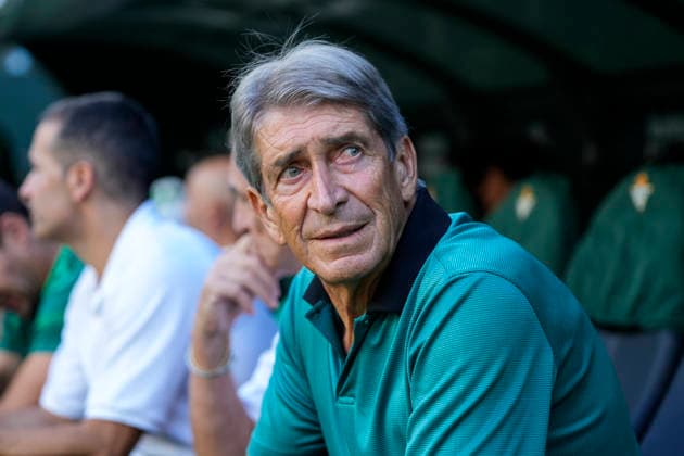 September 17, 2026, Sevilla, Sevilla, Spain: Manuel Pellegrini, head coach of Real Betis Balompie, looks on during the Spanish league, LaLiga EA Sports, football match played between Real Betis and Getafe CF at La Cartuja stadium on September 17, 2026, in Sevilla, Spain. Sevilla Spain - ZUMAa181 20260917_zaa_a181_021 Copyright: xJoaquinxCorcherox