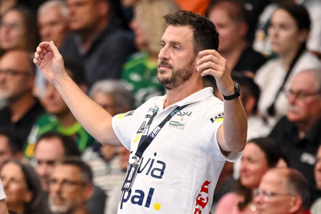 Göppingen, Germany, September 17, 2026. Coach Ben Matschke of FRISCH AUF Göppingen gestures, gesturing during the Opel Handball Bundesliga match between FRISCH AUF Goeppingen and Rhein Neckar Löwen at the EWS Arena on September 17, 2026, in Goeppingen, Germany. Photo by Harry Langer, DeFodi Images. Goeppingen, Germany, September 17, 2026 Coach Ben Matschke of FRISCH AUF Goeppingen gestures during the Opel Handball Bundesliga match between FRISCH AUF Goeppingen and Rhein Neckar Löwen at the EWS Arena on September 17, 2026 in Göppingen, Germany. Photo by Harry Langer, DeFodi Images. Photo by Harry Langer, DeFodi Images