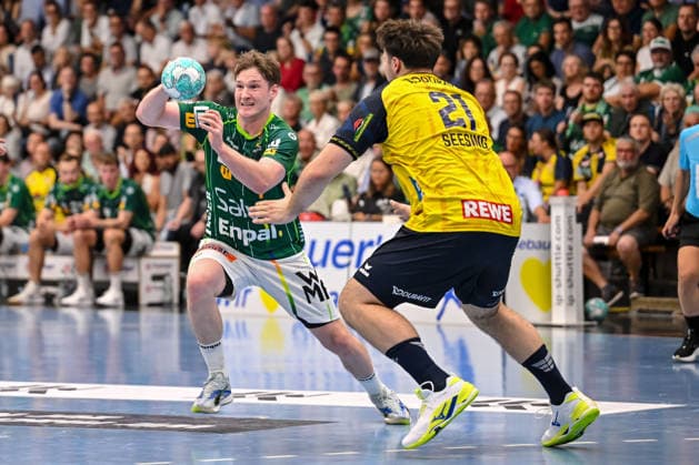 Göppingen, Germany, September 17, 2026 Oskar Neudeck of FRISCH AUF Goeppingen and Aron Seesing of Rhein Neckar Loewen in a one-on-one battle during the Opel Handball Bundesliga game between FRISCH AUF Goeppingen and Rhein Neckar Loewen at the EWS Arena on September 17, 2026, in Göppingen, Germany. Photo by Harry Langer, DeFodi Images. Göppingen, Germany, September 17, 2026: Oskar Neudeck of FRISCH AUF Göppingen and Aron Seesing of Rhein-Neckar Löwen battle for the ball during the Opel Handball Bundesliga match between FRISCH AUF Göppingen and Rhein-Neckar Löwen at the EWS Arena on September 17, 2026 in Göppingen, Germany Photo by Harry Langer, DeFodi Images Photo by Harry Langer, DeFodi Images