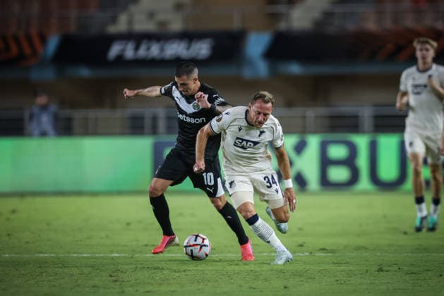 UEFA Europa League - OFI Crete FC vs TSG 1899 Hoffenheim - Aitor Cantalapiedra of OFI Crete FC in action against Vladimir Coufal of TSG 1899 Hoffenheim during the UEFA Europa League Phase matchday 1 soccer match between OFI Crete FC and TSG 1899 Hoffenheim at the Georgios Pankritio Stadium, in Heraklion, Greece, 17 September 2026. IMAGO ONE INCH PRODUCTIONS PIRAEUS GREECE Copyright: xONExINCHxPRODUCTIONSx 7090094