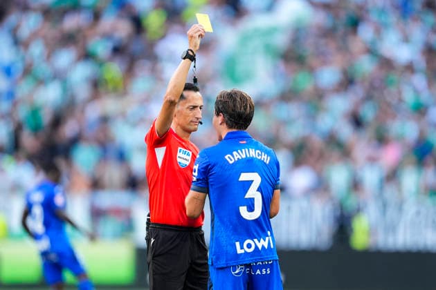 September 17, 2026, Sevilla, Sevilla, Spain: Davinchi of Getafe CF see the yellow card during the Spanish league, LaLiga EA Sports, football match played between Real Betis and Getafe CF at La Cartuja stadium on September 17, 2026, in Sevilla, Spain. Real Betis V Getafe CF - LaLiga EA Sports  - ZUMAa181 20260917_zaa_a181_031 Copyright: xJoaquinxCorcherox