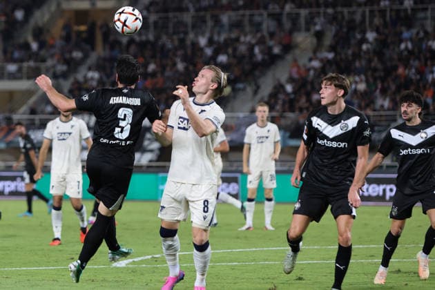 UEFA Europa League - OFI Crete FC vs TSG 1899 Hoffenheim - Nikolaos Athanasiou of OFI Crete FC in action against Patrick Wimmer of TSG 1899 Hoffenheim during the UEFA Europa League Phase matchday 1 soccer match between OFI Crete FC and TSG 1899 Hoffenheim at the Georgios Pankritio Stadium, in Heraklion, Greece, 17 September 2026. IMAGO ONE INCH PRODUCTIONS PIRAEUS GREECE Copyright: xONExINCHxPRODUCTIONSx 7090103