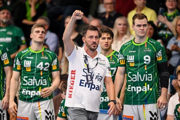 Göppingen, Germany, September 17, 2026: Coach Ben Matschke of FRISCH AUF Göppingen gestures, gesturing during the Opel Handball Bundesliga match between FRISCH AUF Goeppingen and Rhein Neckar Löwen at the EWS Arena on September 17, 2026, in Goeppingen, Germany. Photo by Harry Langer, DeFodi Images. Goeppingen, Germany, September 17, 2026 Coach Ben Matschke of FRISCH AUF Goeppingen gestures during the Opel Handball Bundesliga match between FRISCH AUF Goeppingen and Rhein Neckar Löwen at the EWS Arena on September 17, 2026 in Göppingen, Germany. Photo by Harry Langer, DeFodi Images. Photo by Harry Langer, DeFodi Images