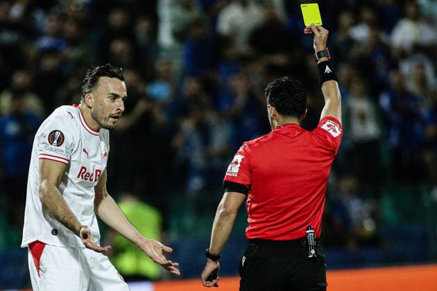 IPA88644863 - Salzburg s Haris Tabakovic protests a yellow card during the Europa League match between PFC Levski and FC Red Bull Salzburg at Vasil Levski National Stadium in Sofia, Bulgaria, on September 17, 2026  Copyright: xIvanxSxIvanov IPAxSportx xx IPA88644863