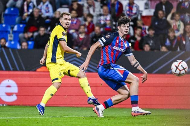 Union s Darius Olaru and Plzen s Tobias Paliscak pictured in action during a soccer game between Czech FC Viktoria Plzen and Belgian Royale Union Saint-Gilloise, Thursday 17 September 2026 in Plzen, Czech Republic, on the first day (out of 8) in the league phase of the UEFA Europa League competition. TOM GOYVAERTS TomxGoyvaerts  x186776657x