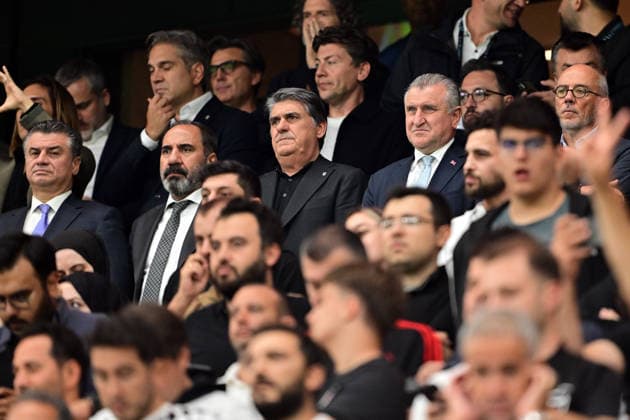 Fußball, EL, Besiktas Istanbul - Olympique Marseille Besiktas v Olympique Marseille - UEFA Europa League ISTANBUL, TURKIYE - SEPTEMBER 17: Turkish Youth and Sports Minister Osman Askin Bak (R), Besiktas President Serdar Adali (3rd R) and Turkish Football Federation Vice President Mecnun Otyakmaz (2nd L) attend the UEFA Europa League Week 1 match between Besiktas and Olympique Marseille at Tupras Stadium in Istanbul, Turkiye, on September 17, 2026. Serhat Cagdas Anadolu Istanbul Turkey. Editorial use only. Please get in touch for any other usage.  Copyright: x2026xAnadoluxSerhatxCagdasx