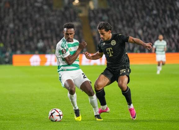 Haissem Hassan of Celtic & Daniel Arzani of Ferencvaros Celtic v Ferencvaros, UEFA Europa League, Football, matchday 1, Celtic Park, Glasgow, Scotland, UKGlasgow Celtic Park Scotland United Kingdom  Copyright: xStuartxWallace Shutterstockx 17156106g