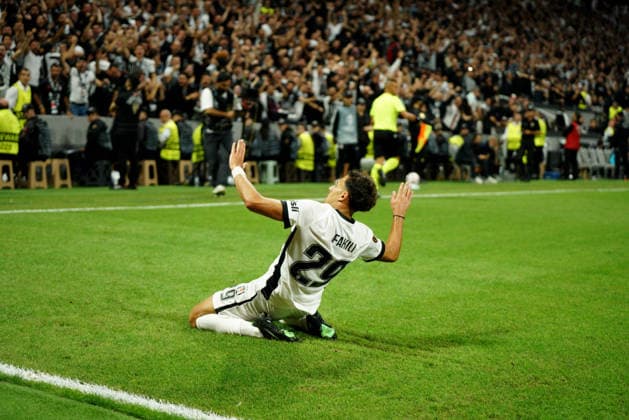 September 17, 2026, Besiktas, Istanbul, Turkey: lhan Fakili (C) of Besiktas celebrates after scoring his team s first goal during the UEFA Europa League - League Phase, Matchday 1 - football match between Besiktas and Olympique de Marseille at Besiktas Park in Istanbul, Turkey, on September 17, 2026. UEFA Europa League - Besiktas V Olympique De Marseille  - ZUMAu194 20260917_zip_u194_015 Copyright: xTolgaxUluturkx