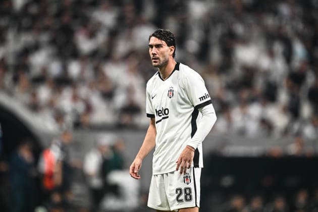 Besiktas v Olympique Marseille - UEFA Europa League ISTANBUL, TURKIYE - SEPTEMBER 17: Dusan Vlahovic of Besiktas gestures during the UEFA Europa League Week 1 match between Besiktas and Olympique Marseille at Tupras Stadium in Istanbul, Turkiye, on September 17, 2026. Hakan Akgun Anadolu Istanbul Turkey. Editorial use only. Please get in touch for any other usage.  Copyright: x2026xAnadoluxHakanxAkgunx