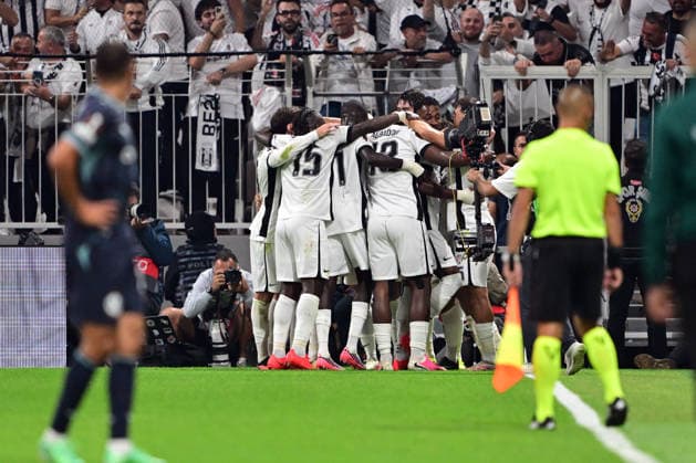 Besiktas v Olympique Marseille - UEFA Europa League ISTANBUL, TURKIYE - SEPTEMBER 17: Players of Besiktas celebrate after a goal during the UEFA Europa League Week 1 match between Besiktas and Olympique Marseille at Tupras Stadium in Istanbul, Turkiye, on September 17, 2026. Serhat Cagdas Anadolu Istanbul Turkey. Editorial use only. Please get in touch for any other usage.  Copyright: x2026xAnadoluxSerhatxCagdasx
