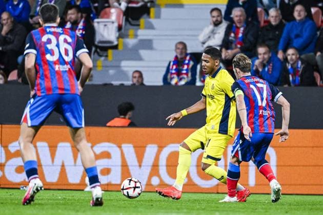 Union s Guilherme Smith and Plzen s Patrik Hrosovsky pictured in action during a soccer game between Czech FC Viktoria Plzen and Belgian Royale Union Saint-Gilloise, Thursday 17 September 2026 in Plzen, Czech Republic, on the first day (out of 8) in the league phase of the UEFA Europa League competition. TOM GOYVAERTS TomxGoyvaerts  x186777733x