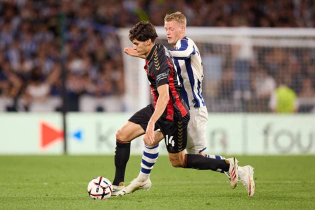 September 17, 2026, San Sebastian, Guipuzcoa, Spain: Antonio Silva of AFC Bournemouth competes for the ball with Orri Oskarsson of Real Sociedad during the UEFA Europa League 2026 27 League Phase MD1 match between Real Sociedad and AFC Bournemouth at Anoeta on September 17, 2026, in San Sebastian, Spain. San Sebastian Spain - ZUMAa181 20260917_zaa_a181_079 Copyright: xRicardoxLarreinax