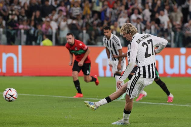IPA88646883 - Nick Woltemade (Juventus FC) scores the penalty during the Juventus FC vs. NEC Nijmegen Europa League soccer match in Turin, Italy, on September 17, 2026  Copyright: xClaudioxBenedetto IPAxSportx xx IPA88646883