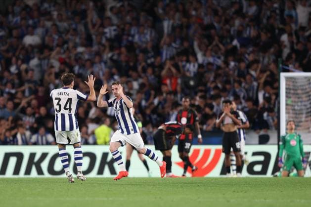 Sergio Gomez of Real Sociedad celebrates scoring a goal to make the score 2-1. Real Sociedad v AFC Bournemouth, UEFA Europa League, Football, Reale Arena, San Sebastian, Spain - 17 Sep 2026San Sebastian Reale Arena Australia  Copyright: xRaddadxJebarah Shutterstockx 17155987ca