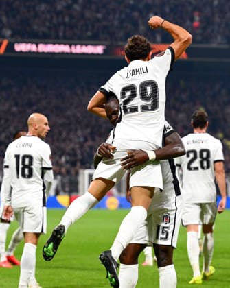 Besiktas v Olympique Marseille - UEFA Europa League ISTANBUL, TURKIYE - SEPTEMBER 17: Ilhan Fakili (29) of Besiktas celebrates with teammates after scoring a goal during the UEFA Europa League Week 1 match between Besiktas and Olympique Marseille at Tupras Stadium in Istanbul, Turkiye, on September 17, 2026. Esra Bilgin Anadolu Istanbul Turkey. Editorial use only. Please get in touch for any other usage.  Copyright: x2026xAnadoluxEsraxBilginx