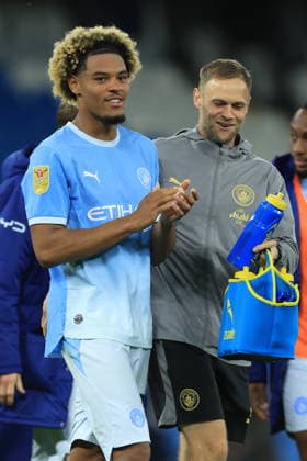 Manchester City v Norwich City - Carabao Cup Third Round Floyd Samba of Manchester City applauds the fans after winning the Carabao Cup Third Round match between Manchester City and Norwich City at Etihad Stadium on September 17, 2026 in Manchester, England. WARNING! This Photograph May Only Be Used For Newspaper And Or Magazine Editorial Purposes. May Not Be Used For Publications Involving 1 player, 1 Club Or 1 Competition Without Written Authorisation From Football DataCo Ltd. For Any Queries, Please Contact Football DataCo Ltd on +44 (0) 207 864 9121 Manchester Etihad Stadium England United Kingdom Copyright: xAllstarxPicturexLibraryxLtdx