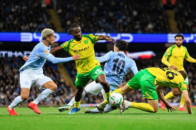 Manchester City v Norwich City, EFL Cup Darlin Yongwa (13) of Norwich City emerges with the ball under challenge from Rico Lewis (82) of Manchester City during the EFL Cup match between Manchester City and Norwich City at the Etihad Stadium, Manchester, UK on 17 September 2026. Manchester Etihad Stadium Manchester UK Editorial use only DataCo restrictions apply See www.football-dataco.com , Copyright: xConorxMolloyx PSI-24893-0079