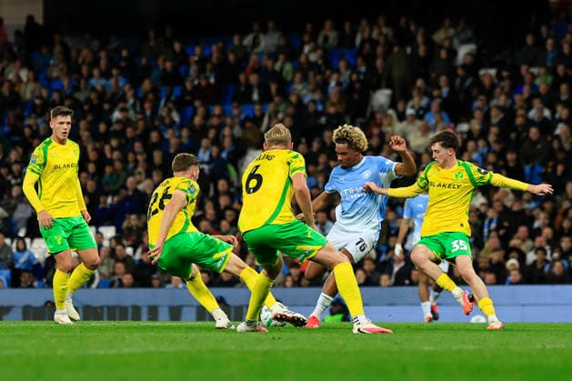 Manchester City v Norwich City, EFL Cup Floyd Samba (75) of Manchester City is surrounded by Norwich City players during the EFL Cup match between Manchester City and Norwich City at the Etihad Stadium, Manchester, UK on 17 September 2026. Manchester Etihad Stadium Manchester UK Editorial use only DataCo restrictions apply See www.football-dataco.com , Copyright: xConorxMolloyx PSI-24893-0082