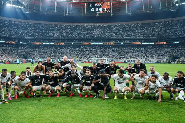 Besiktas v Olympique Marseille - UEFA Europa League ISTANBUL, TURKIYE - SEPTEMBER 18: Besiktas team celebrate victory at the end of the UEFA Europa League Week 1 match between Besiktas and Olympique Marseille at Tupras Stadium in Istanbul, Turkiye, on September 18, 2026. Cemal Yurttas Anadolu Istanbul Turkey. Editorial use only. Please get in touch for any other usage.  Copyright: x2026xAnadoluxCemalxYurttasx