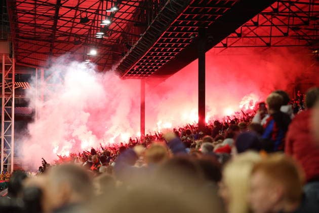 Crystal Palace FC v KKS Lech Poznan - UEFA Europa League 2026 27 League Phase MD1 Lech Poznan supporters hold flares in the stands during the UEFA Europa League match between Crystal Palace and Lech Poznan at Selhurst Park in London, on September 17, 2026. London Greater London United Kingdom  Copyright: xMIxNewsx originalFilename:fletcher-crystalp260917_npONO.jpg