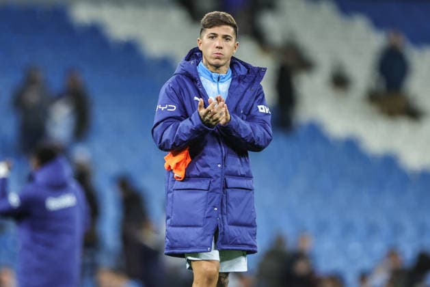 Manchester City v Norwich City - Carabao Cup Third Round Enzo Fernandez of Manchester City applauds the fans after the Carabao Cup round 3 match against Norwich City at Etihad Stadium in Manchester, United Kingdom, on September 17, 2026. Manchester Greater Manchester United, ManU Kingdom  Copyright: xNewsxImagesx originalFilename:cosgrove-carabaoc260917_npELt.jpg