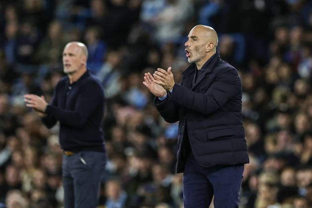 Manchester City v Norwich City - Carabao Cup Third Round Enzo Maresca, manager of Manchester City, gives instructions to his team during the Carabao Cup round 3 match between Manchester City and Norwich City at Etihad Stadium in Manchester, United Kingdom, on September 17, 2026. Manchester Greater Manchester United, ManU Kingdom  Copyright: xNewsxImagesx originalFilename:cosgrove-carabaoc260917_npyp2.jpg
