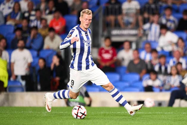 Real Sociedad de Futbol v AFC Bournemouth - UEFA Europa League 2026 27 League Phase MD1 Orri Oskarsson of Real Sociedad controls the ball during the UEFA Europa League 2026 27 Phase MD1 match between Real Sociedad and AFC Bournemouth at Estadio Anoeta in San Sebastian, Spain, on September 17, 2026. San Sebastian Spain  Copyright: xCesarxOrtizxGonzalezx originalFilename:ortizgonzalez-realsoci260917_npAQl.jpg