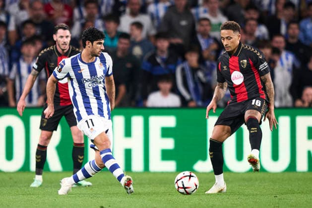 Real Sociedad de Futbol v AFC Bournemouth - UEFA Europa League 2026 27 League Phase MD1 Gonzalo Guedes of Real Sociedad with the ball during the UEFA Europa League 2026 27 Phase MD1 match between Real Sociedad and AFC Bournemouth at Estadio Anoeta in San Sebastian, Spain, on September 17, 2026. San Sebastian Spain  Copyright: xCesarxOrtizxGonzalezx originalFilename:ortizgonzalez-realsoci260917_npcMv.jpg