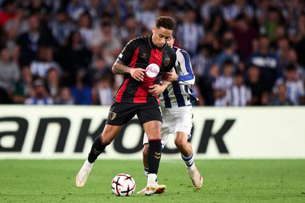 Real Sociedad de Futbol v AFC Bournemouth - UEFA Europa League 2026 27 League Phase MD1 Marcus Tavernier of AFC Bournemouth controls the ball during the UEFA Europa League 2026 27 Phase MD1 match between Real Sociedad and AFC Bournemouth at Estadio Anoeta in San Sebastian, Spain, on September 17, 2026. San Sebastian Spain  Copyright: xCesarxOrtizxGonzalezx originalFilename:ortizgonzalez-realsoci260917_npjyP.jpg
