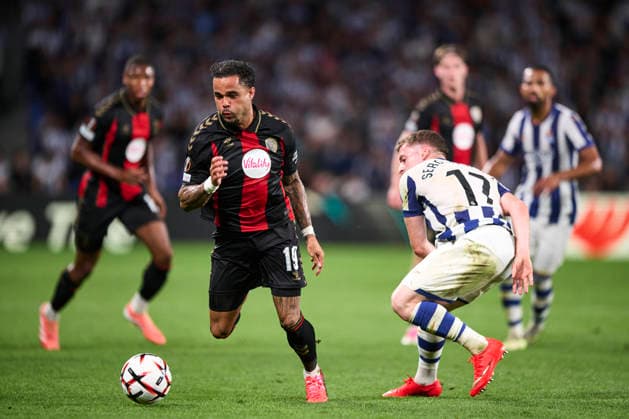 Real Sociedad de Futbol v AFC Bournemouth - UEFA Europa League 2026 27 League Phase MD1 Justin Kluivert of AFC Bournemouth duels for the ball with Sergio Gomez of Real Sociedad during the UEFA Europa League 2026 27 Phase MD1 match between Real Sociedad and AFC Bournemouth at Estadio Anoeta in San Sebastian, Spain, on September 17, 2026. San Sebastian Spain  Copyright: xCesarxOrtizxGonzalezx originalFilename:ortizgonzalez-realsoci260917_npPkc.jpg