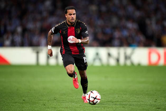 Real Sociedad de Futbol v AFC Bournemouth - UEFA Europa League 2026 27 League Phase MD1 Justin Kluivert of AFC Bournemouth with the ball during the UEFA Europa League 2026 27 Phase MD1 match between Real Sociedad and AFC Bournemouth at Estadio Anoeta in San Sebastian, Spain, on September 17, 2026. San Sebastian Spain  Copyright: xCesarxOrtizxGonzalezx originalFilename:ortizgonzalez-realsoci260917_nps2X.jpg