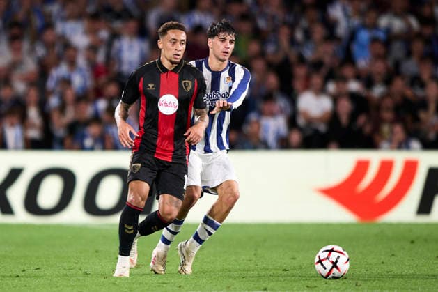 Real Sociedad de Futbol v AFC Bournemouth - UEFA Europa League 2026 27 League Phase MD1 Marcus Tavernier of AFC Bournemouth and Jon Martin of Real Sociedad in action during the UEFA Europa League 2026 27 Phase MD1 match between Real Sociedad and AFC Bournemouth at Estadio Anoeta in San Sebastian, Spain, on September 17, 2026. San Sebastian Spain  Copyright: xCesarxOrtizxGonzalezx originalFilename:ortizgonzalez-realsoci260917_npVgc.jpg