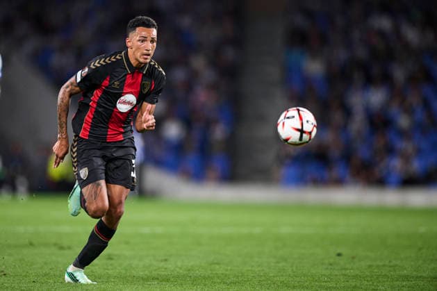 Real Sociedad de Futbol v AFC Bournemouth - UEFA Europa League 2026 27 League Phase MD1 Alvaro Rodriguez of AFC Bournemouth controls the ball during the UEFA Europa League 2026 27 Phase MD1 match between Real Sociedad and AFC Bournemouth at Estadio Anoeta in San Sebastian, Spain, on September 17, 2026. San Sebastian Spain  Copyright: xCesarxOrtizxGonzalezx originalFilename:ortizgonzalez-realsoci260917_npndm.jpg