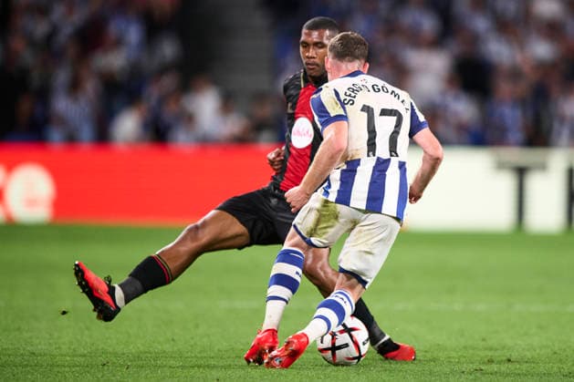 Real Sociedad de Futbol v AFC Bournemouth - UEFA Europa League 2026 27 League Phase MD1 Sergio Gomez of Real Sociedad duels for the ball with Rayan Vitor of AFC Bournemouth during the UEFA Europa League 2026 27 Phase MD1 match between Real Sociedad and AFC Bournemouth at Estadio Anoeta in San Sebastian, Spain, on September 17, 2026. San Sebastian Spain  Copyright: xCesarxOrtizxGonzalezx originalFilename:ortizgonzalez-realsoci260917_npZ7T.jpg