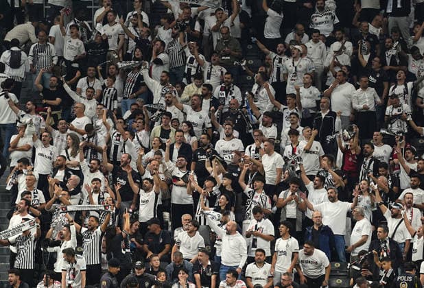 Besiktas v Olympique Marseille - UEFA Europa League ISTANBUL, TURKIYE - SEPTEMBER 17: Fans of Besiktas show their support during the UEFA Europa League Week 1 match between Besiktas and Olympique Marseille at Tupras Stadium in Istanbul, Turkiye, on September 17, 2026. Esra Bilgin Anadolu Istanbul Turkey. Editorial use only. Please get in touch for any other usage.  Copyright: x2026xAnadoluxEsraxBilginx