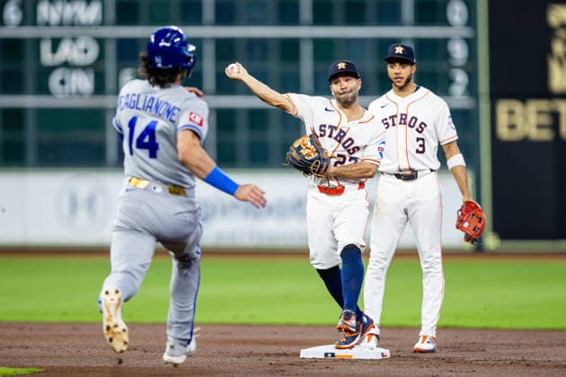 September 17, 2026, Houston, Texas, USA: Houston Astros second baseman JOSE ALTUVE (27) executes a double play during the first inning against the Kansas City Royals at Daikin Park. Houston USA - ZUMAh306 20260917_zsp_h306_004 Copyright: xOscarxHerrerax