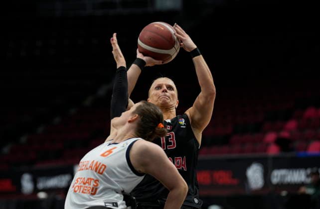 September 17, 2026, Ottawa, On, Canada: Canada s Kady Dandeneau (13) attempts a shot under pressure from Nertherlands Jitske Visser (6) during second half IWBF Wheelchair Basketball World Championships semifinal action in Ottawa, Thursday, Sept. 17, 2026. Canada News - September 17, 2026  - ZUMAc35_ 20260917_zaf_c35_139 Copyright: xAdrianxWyldx