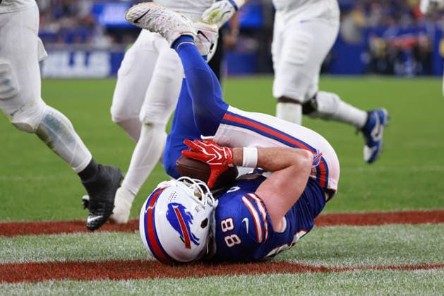 Detroit Lions vs Buffalo Bills ORCHARD PARK, NEW YORK - SEPTEMBER 17: Tight end Dawson Knox 88 of the Buffalo Bills scores a touchdown during the first half of an NFL, American Football Herren, USA football game between the Detroit Lions and the Buffalo Billsat Highmark Stadium in Orchard Park, New York, USA, on Thursday, September 17, 2026 Orchard Park New York United States  Copyright: xJorgexLemusx originalFilename:lemus-detroitl260917_npUZU.jpg