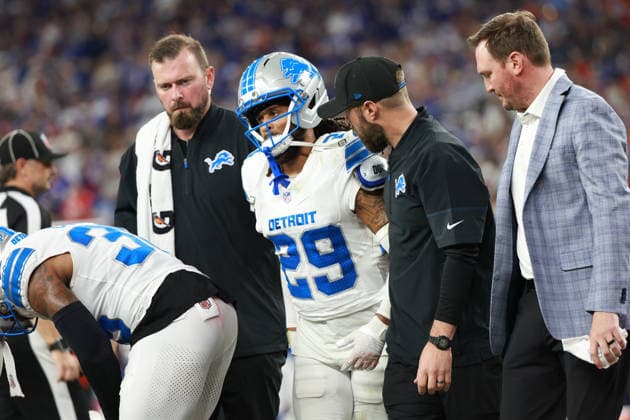 Detroit Lions vs Buffalo Bills ORCHARD PARK, NEW YORK - SEPTEMBER 17: Cornerback Avonte Maddox 29 of the Detroit Lions is helped off of the field after being injured during the first half of an NFL, American Football Herren, USA football game between the Detroit Lions and the Buffalo Billsat Highmark Stadium in Orchard Park, New York, USA, on Thursday, September 17, 2026 Orchard Park New York United States  Copyright: xJorgexLemusx originalFilename:lemus-detroitl260917_npNcB.jpg