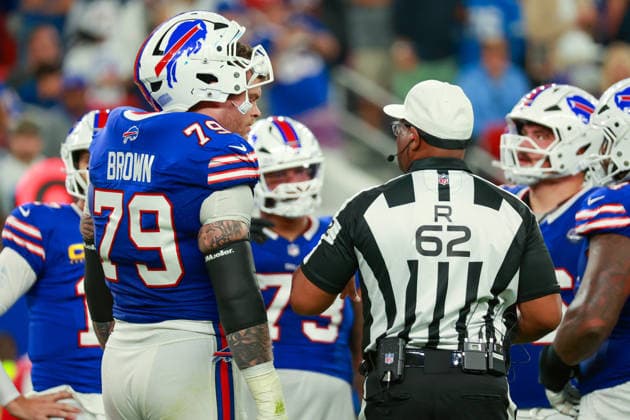 Detroit Lions vs Buffalo Bills ORCHARD PARK, NEW YORK - SEPTEMBER 17: Offensive tackle Spencer Brown (79) of the Buffalo Bills talks with referee Ron Torbert (62) during an NFL, American Football Herren, USA football game between the Detroit Lions and the Buffalo Billsat Highmark Stadium in Orchard Park, New York, USA, on Thursday, September 17, 2026 Orchard Park New York United States  Copyright: xAmyxLemusx originalFilename:lemus-detroitl260917_np3yO.jpg